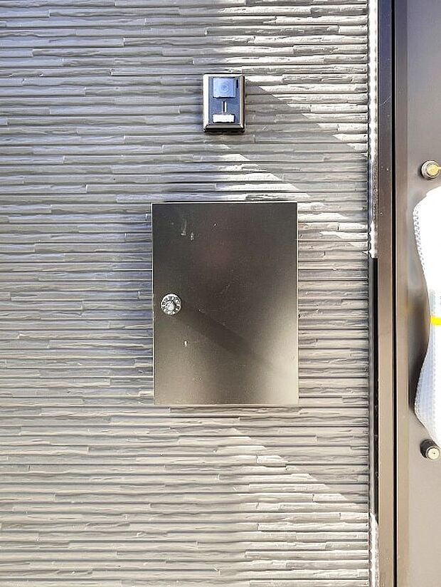 シンプルデザインのポスト。