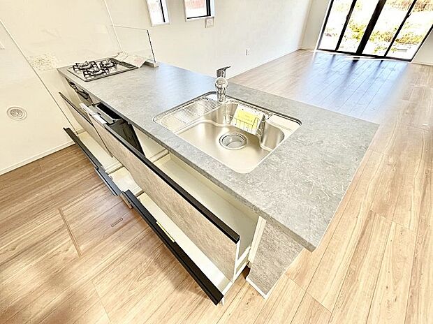 使いやすさを優先したスライド式収納タイプ!