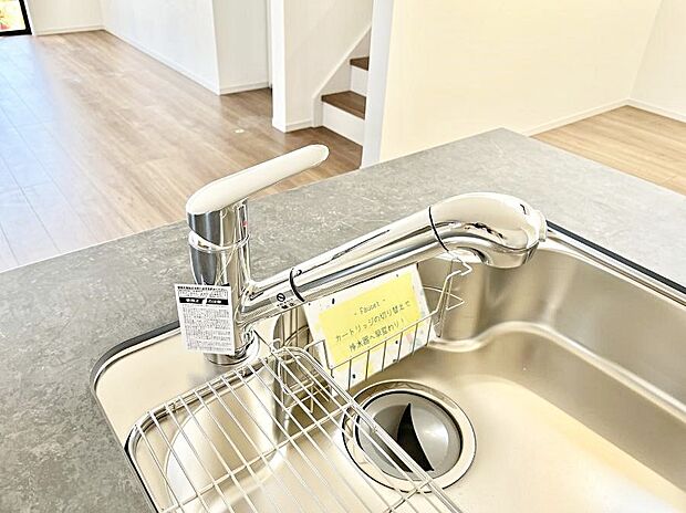 浄水器一体型のキッチンで洗い物用・料理用と切り替え簡単！