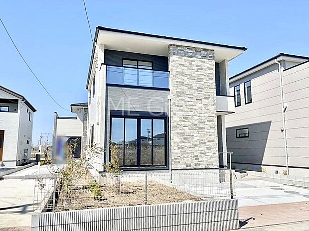 洗練された外観、上質な住空間が広がる室内は永く安心して過ごせる住居です。