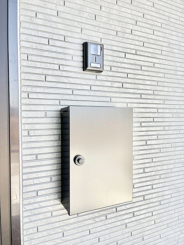 シンプルデザインのポスト。