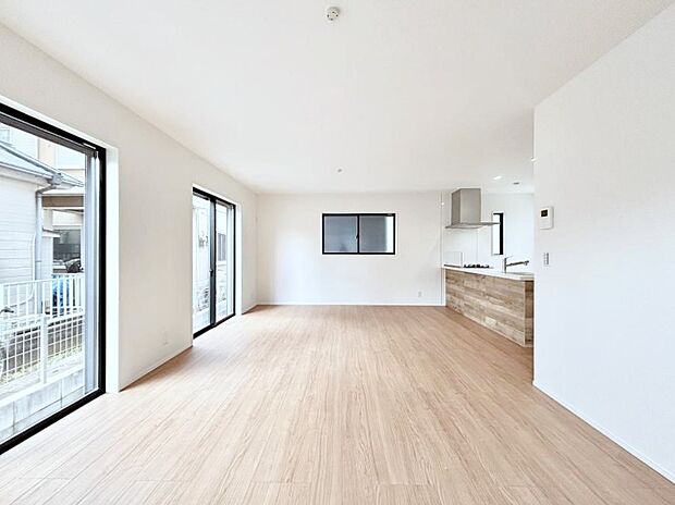 日当たりの良いリビング。お気に入りのグリーンを飾れば更に心地よさがアップ!