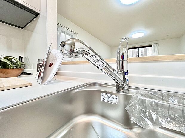 いつでも清潔なおいしいお水を。一つの水栓で水道水と浄水を使い分け。