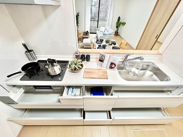 使いやすさを優先したスライド式収納タイプ!