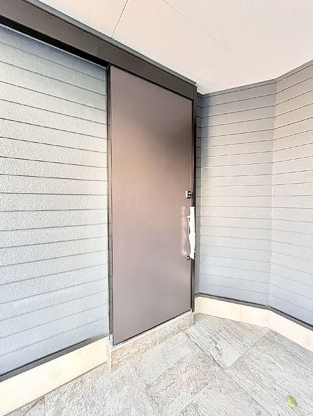 大切な家族、来客を出迎える玄関。