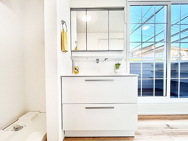 清潔感のある快適空間です。毎日の身支度も気持ち良くお使い頂けます。 