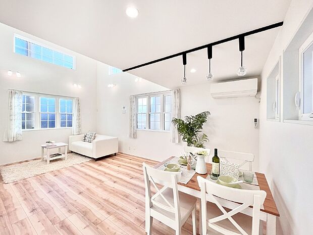 家族の笑顔が自然と生まれてくる、そんな雰囲気のダイニングに仕上がっています 