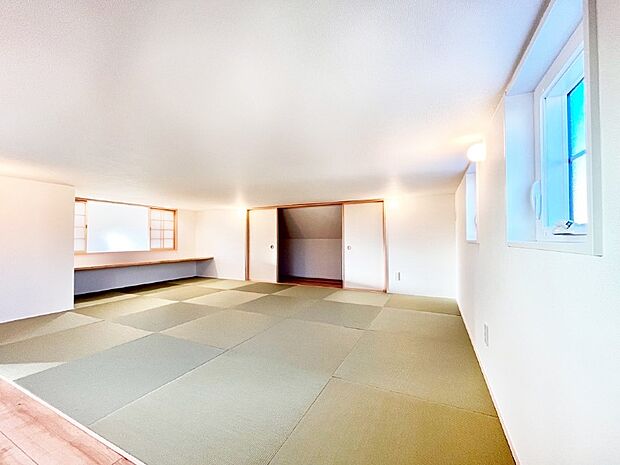 ロフトは畳を敷き詰めた和の空間。寝室・ワークスペースにも使えます。