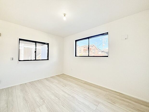 2面採光なので、明るく風通しも良く心地良い生活が送れます。