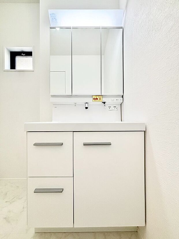 収納力と機能性に優れた洗面化粧台