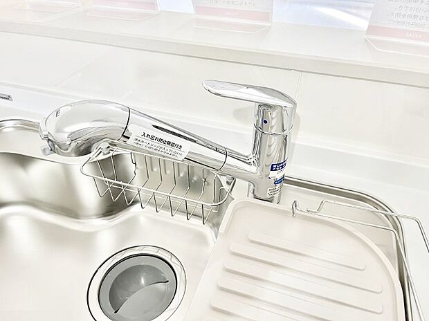 いつでも清潔なおいしいお水を。一つの水栓で水道水と浄水を使い分け。