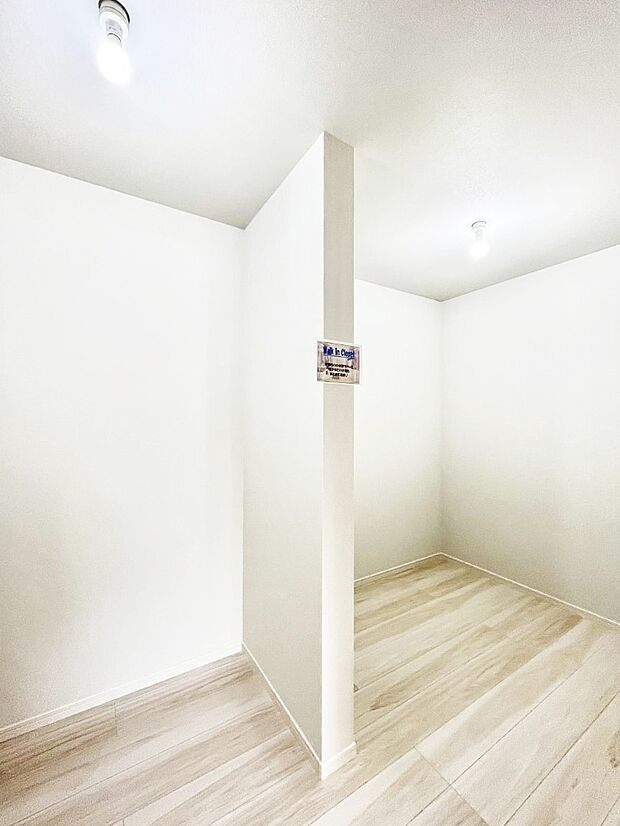 ウォークインクローゼットの活用で生活空間スッキリ