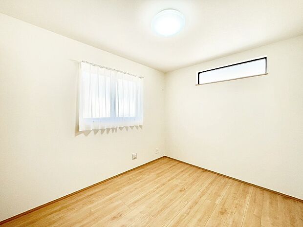 2面採光で気持ちよく自然光が取り入れられるのでお子様のお部屋にもピッタリ