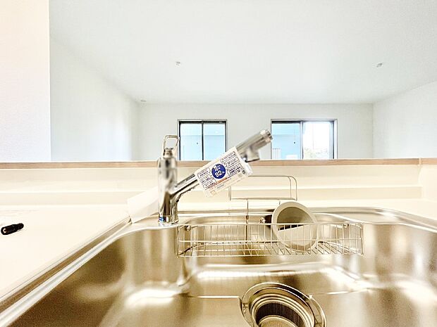 いつでも清潔なおいしいお水を。一つの水栓で水道水と浄水を使い分け。