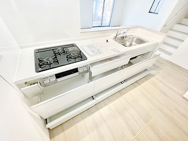 使いやすさを優先したスライド式収納タイプ!