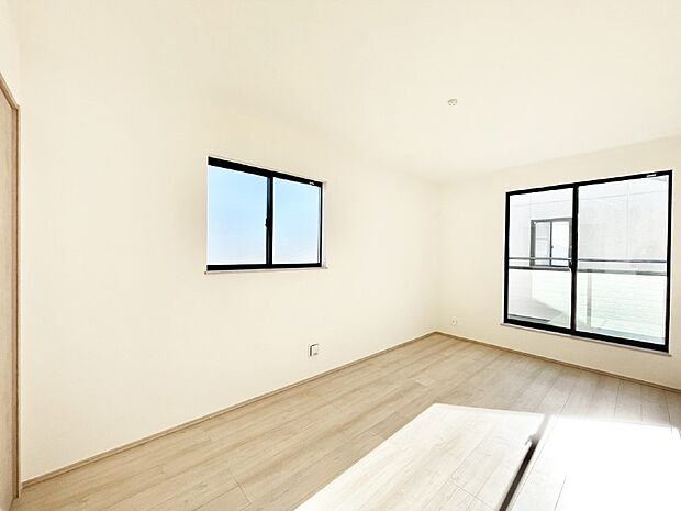 明るいバルコニーサイドに洋室を設置。目覚めの良い寝室に。