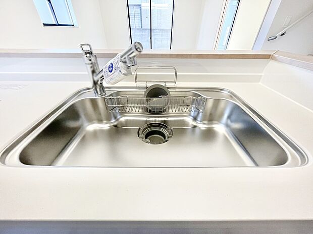 広々としたシンクでお料理やお皿洗いもラクラク快適に!