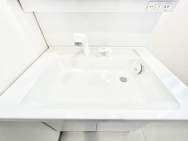 ハンドシャワー付き!使いやすい洗面台。
