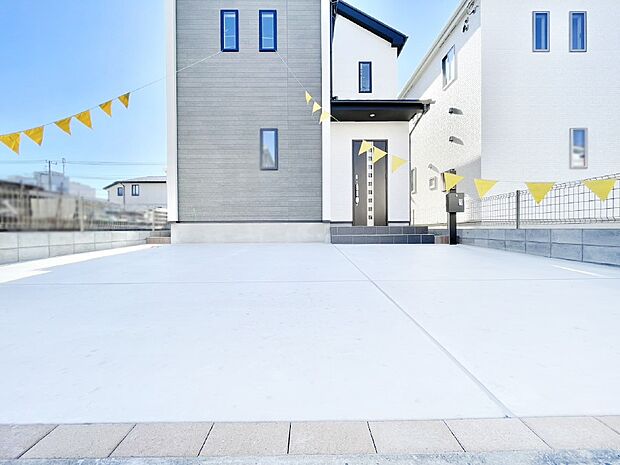 目の前が駐車場だと雨の日も大量にお買い物をした時も便利ですね