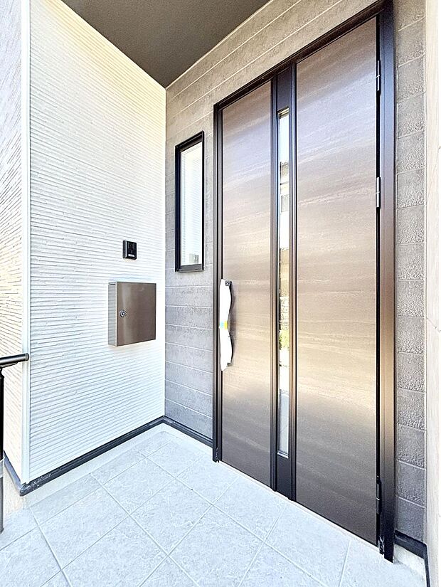 大切な家族、来客を出迎える玄関。