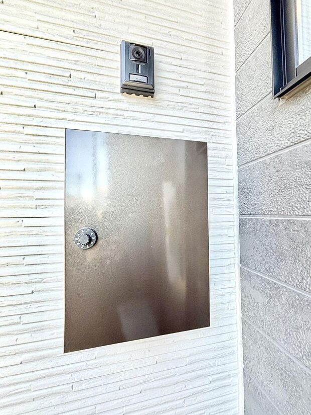 シンプルデザインのポスト。