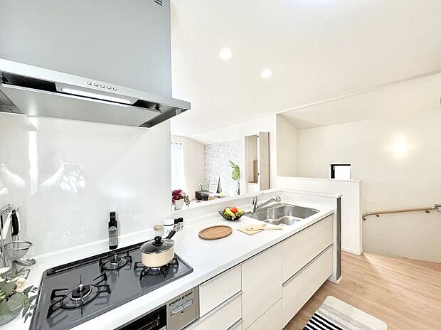 料理をしながらでもご家族との会話を楽しめる対面キッチン