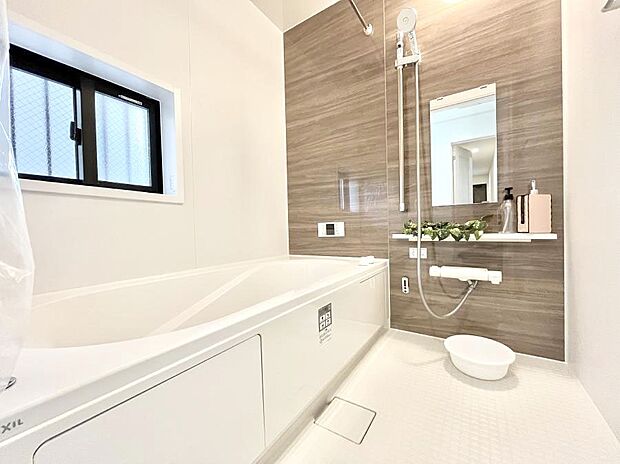 落ち着いた雰囲気でゆっくりお寛ぎいただけるバスルーム