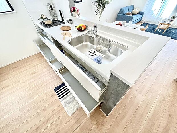 使いやすさを優先したスライド式収納タイプ！