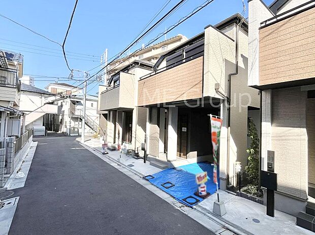 前面道路はきちんと整備されています  