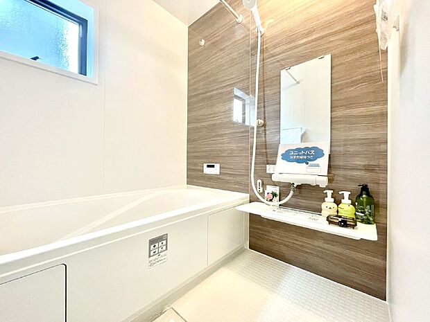 落ち着いた雰囲気でゆっくりお寛ぎいただけるバスルーム