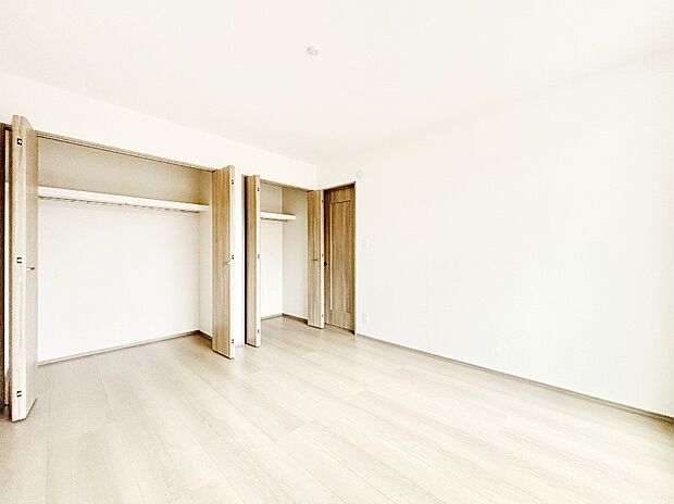 クローゼット付きのお部屋で充実したプライベート時間を過ごせます。