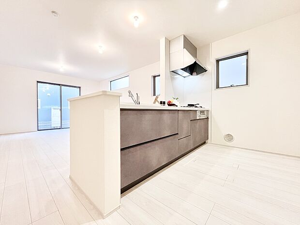 料理をしながらご家族との会話を楽しめる対面カウンターキッチン