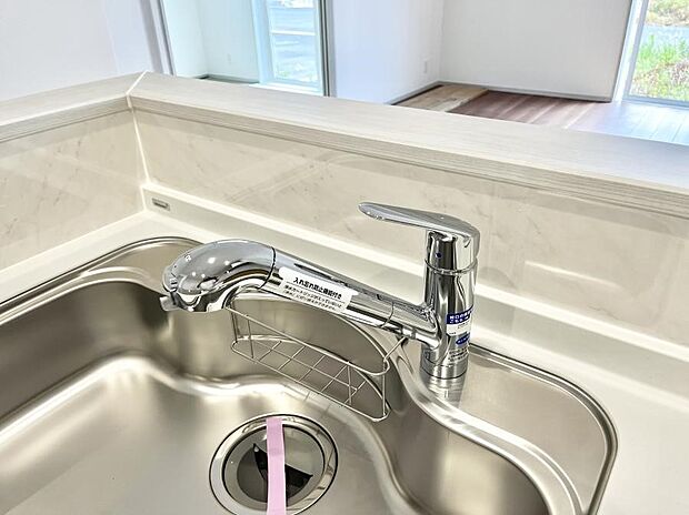 いつでも清潔なおいしいお水を。一つの水栓で水道水と浄水を使い分け。