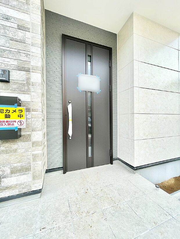 大切な家族、来客を出迎える玄関。