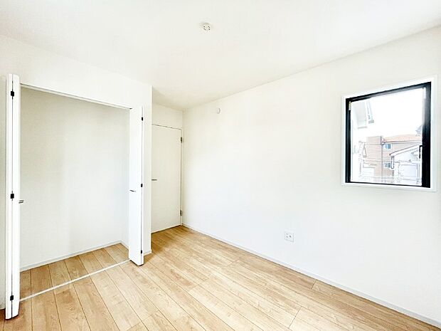 使いやすい形でベットや家具の置き方にも困ることもありません。   