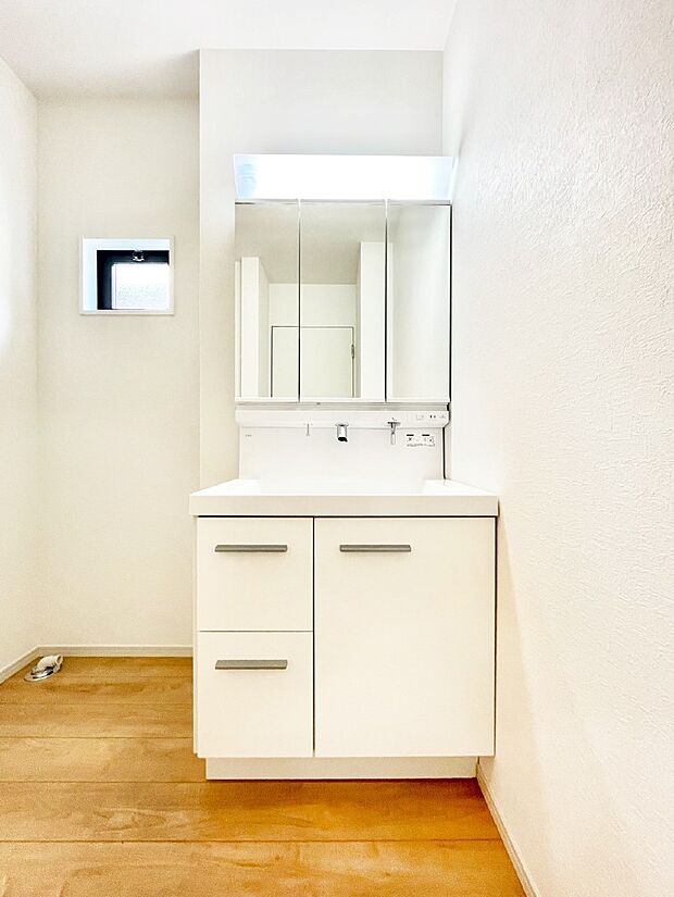 収納力と機能性に優れた洗面化粧台