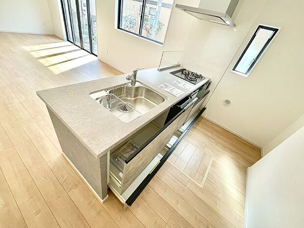 使いやすさを優先したスライド式収納タイプ!