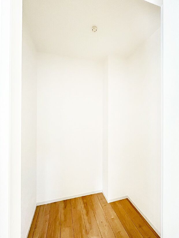 ウォークインクローゼットの活用で生活空間スッキリ