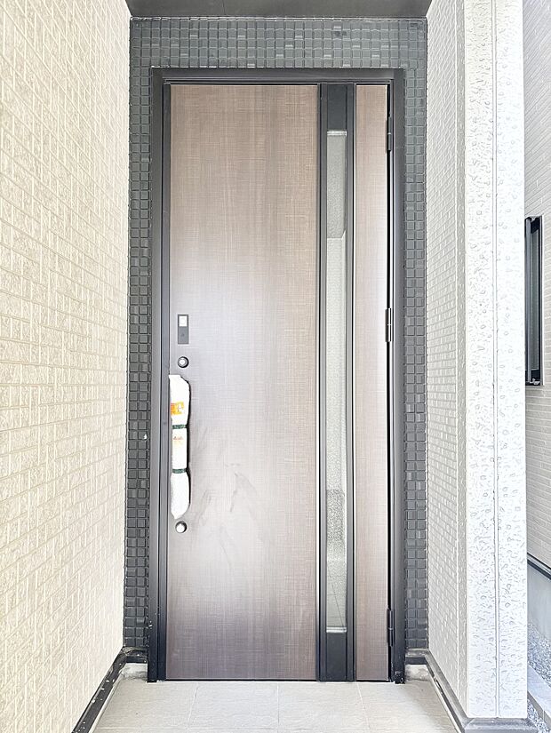 住まいの顔を演出する、玄関ドア。