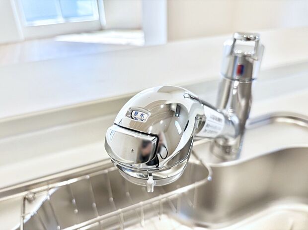 いつでも清潔なおいしいお水を。一つの水栓で水道水と浄水を使い分け。