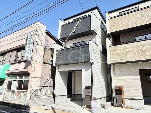 たっぷりの陽光と開放感に包まれる明るい住まい