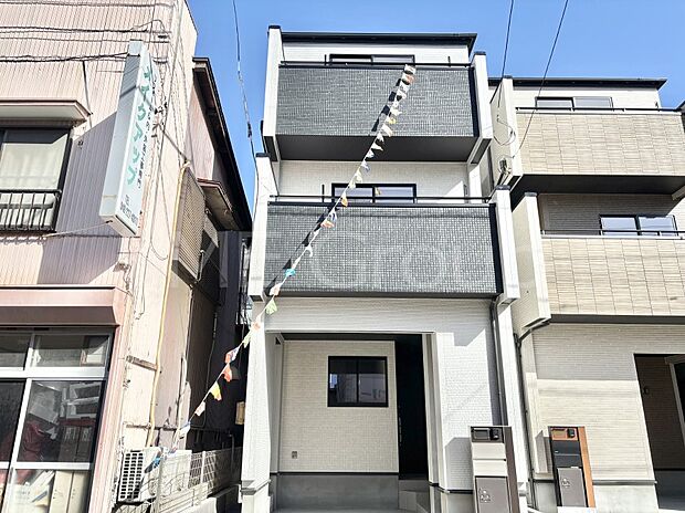 洗練された外観、上質な住空間が広がる室内は永く安心して過ごせる住居です。