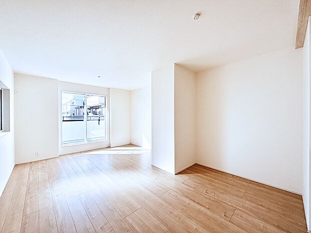 日当たりの良いリビング。お気に入りのグリーンを飾れば更に心地よさがアップ！