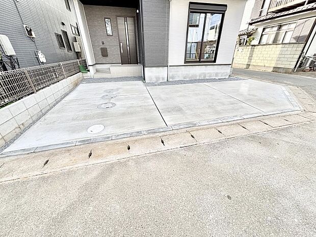 駐車2台可能!急なお客様の駐車に。また、ご家族の自転車スペースとしても大活躍。