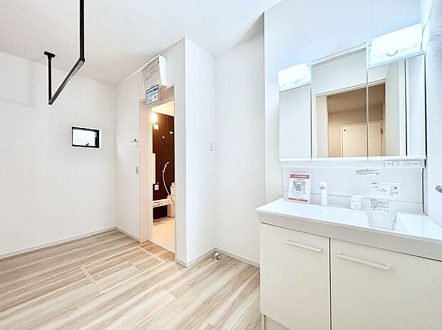 ゆとりの洗面スペースで朝の身支度もラクラク