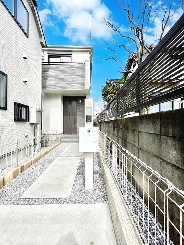 シンプルデザインのポスト。