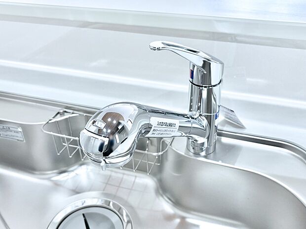 いつでも清潔なおいしいお水を。一つの水栓で水道水と浄水を使い分け。