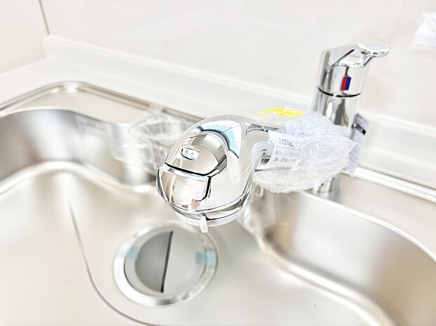 いつでも清潔なおいしいお水を。一つの水栓で水道水と浄水を使い分け。