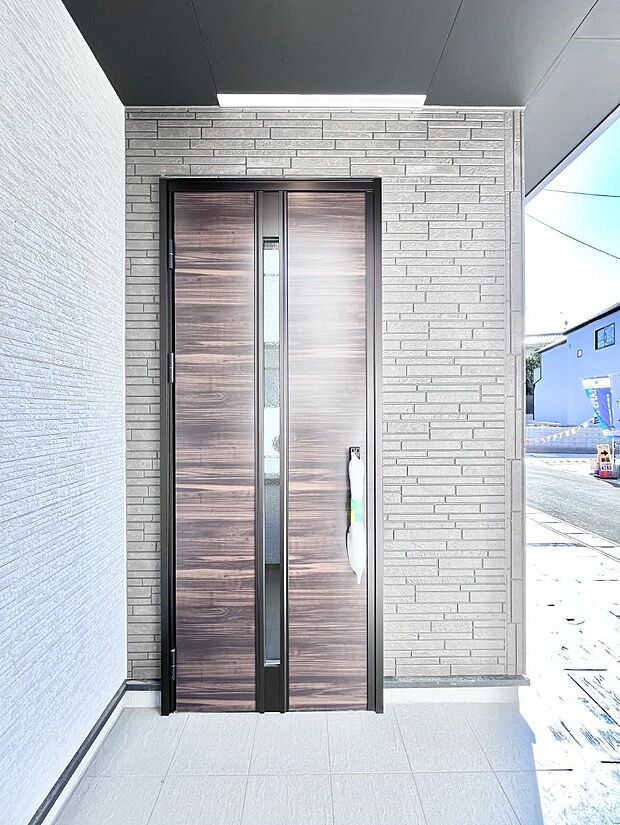 住まいの顔を演出する、玄関ドア。