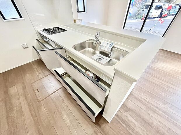 使いやすさを優先したスライド式収納タイプ!